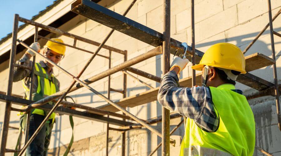Professional gutter cleaning in Herrin, IL